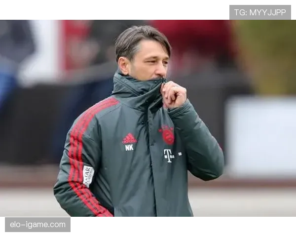 贝肯鲍尔引领球队重塑辉煌,状态回升引发广泛关注 贝肯鲍尔引领球队重塑辉煌,状态回升引发广泛关注