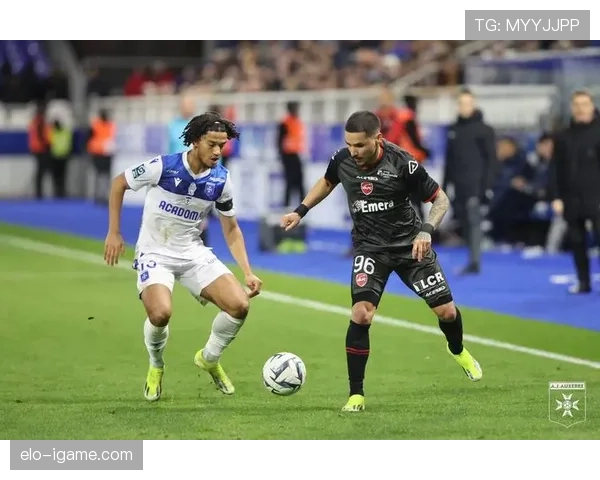 洛里昂战术革新显成效，攻防均衡稳居法甲前列